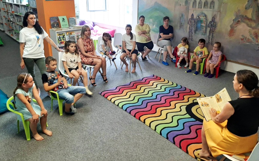 O troch prasiatkach... čítanie, kreslenie a hranie v knižnici