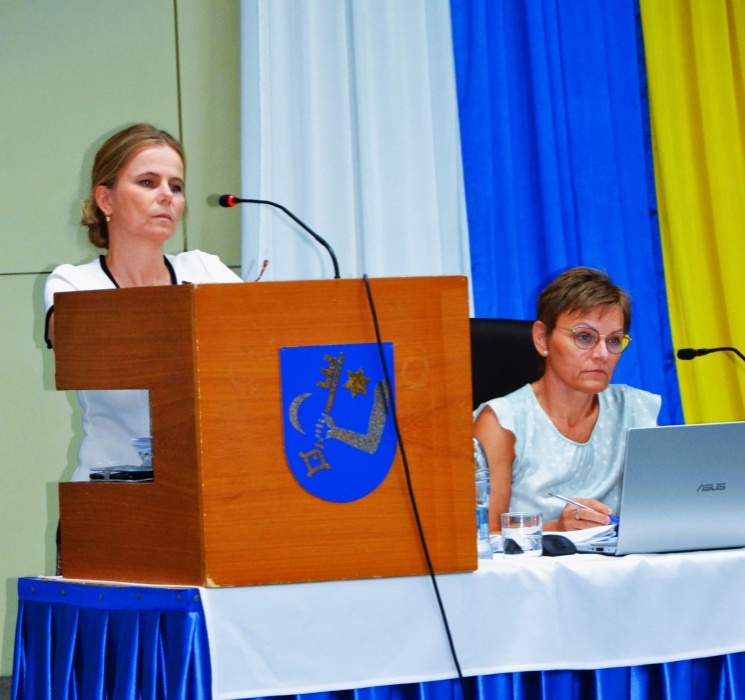 5. Zasadnutie MsZ... Ivana Jenčíková (vedúca Odboru ekonomického MsÚ)