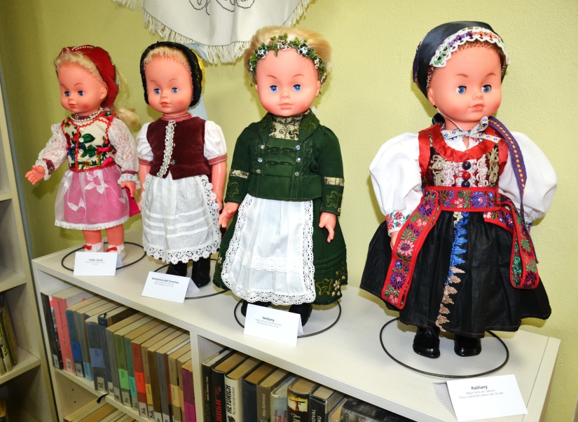 Výstava "Čaro krojovaných bábik"