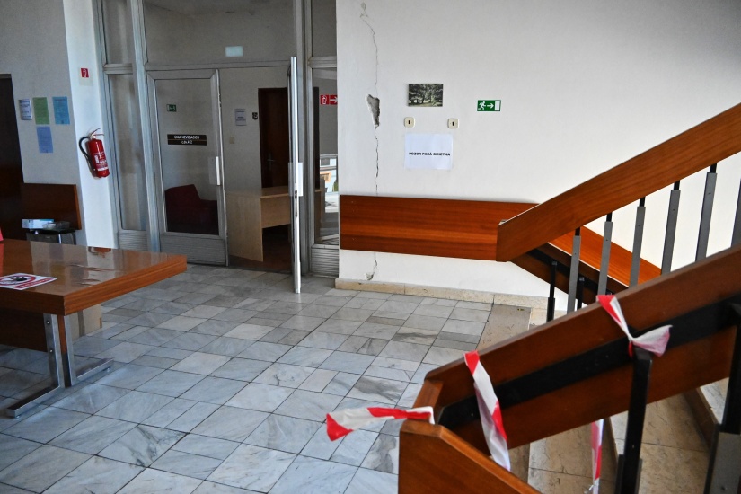 Zemetrasenie uzavrelo 5. poschodie MsÚ Humenné