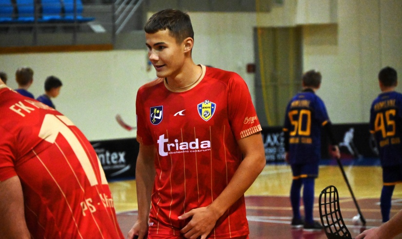 Priateľský florbalový zápas: mladší žiaci FBK Humenné - muži FK Humenné