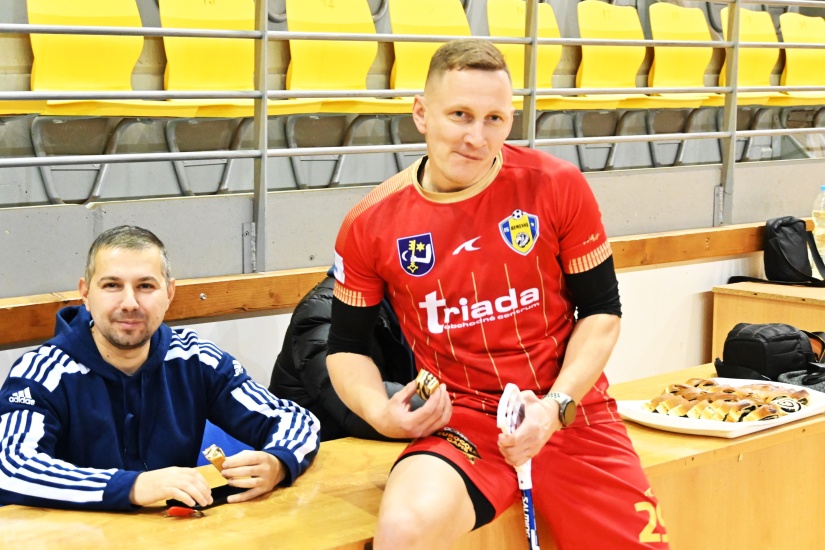 Priateľský florbalový zápas: mladší žiaci FBK Humenné - muži FK Humenné