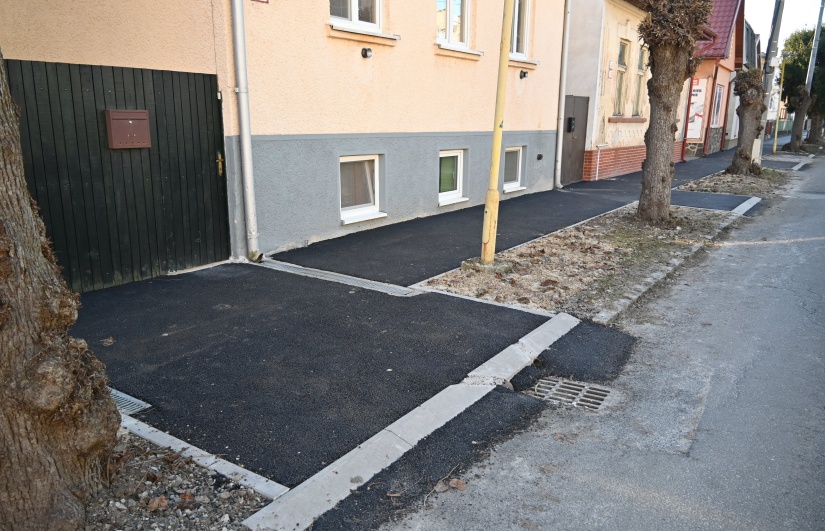 Chodníky, cesty, spevnené plochy... (sídlisko I, II, III, Dubník a Kudlovce)