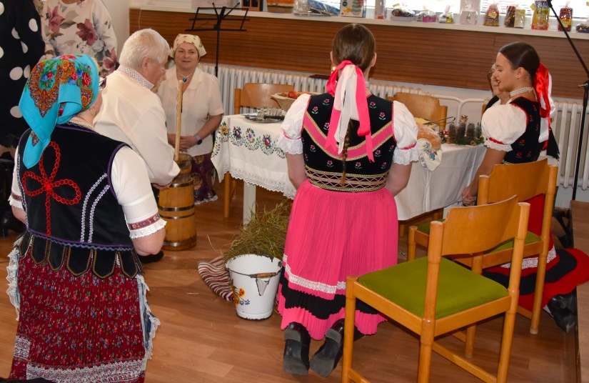 SVJATYJ VEČOR – zvyky aj kroje z Ruskej Poruby