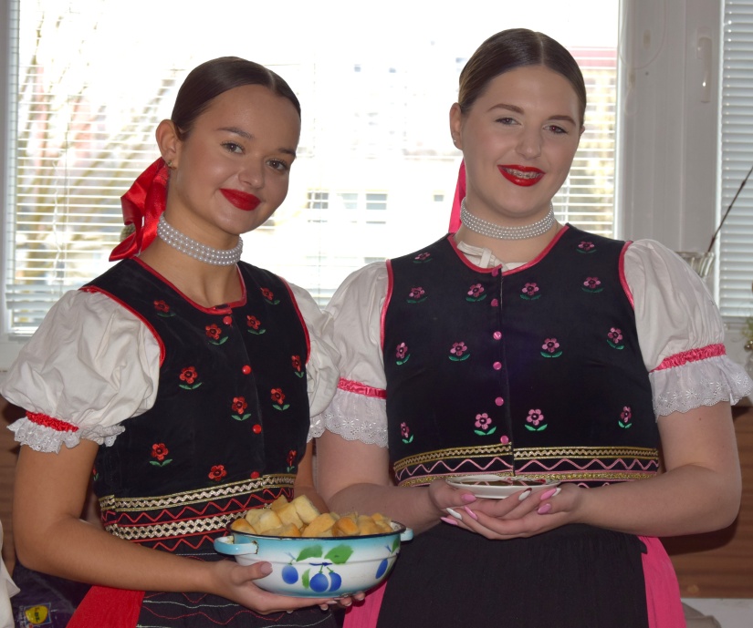 SVJATYJ VEČOR – zvyky aj kroje z Ruskej Poruby