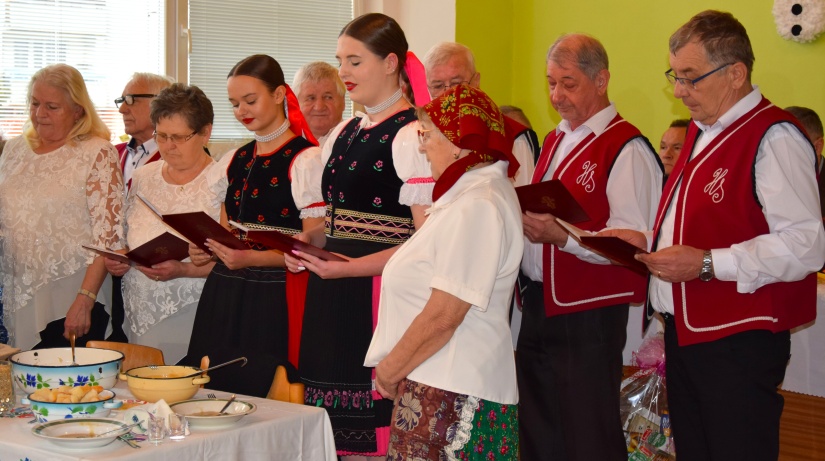 SVJATYJ VEČOR – zvyky aj kroje z Ruskej Poruby