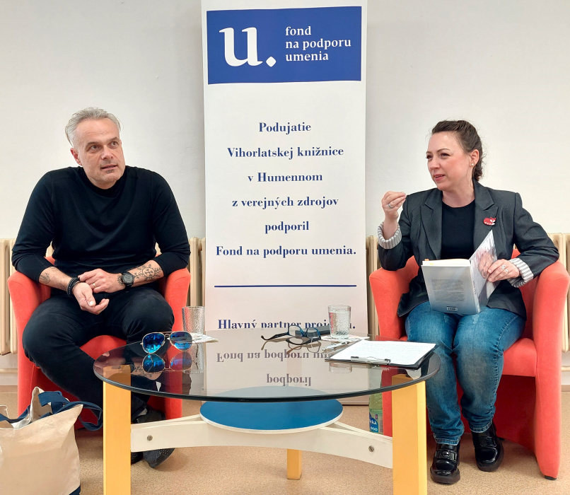 Jaro Slávik na besede vo Vihorlatskej knižnici