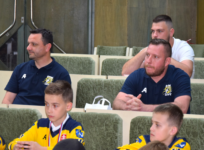 Mladí HOKEJBALISTI, HOKEJISTI a FLORBALISTI u primátora