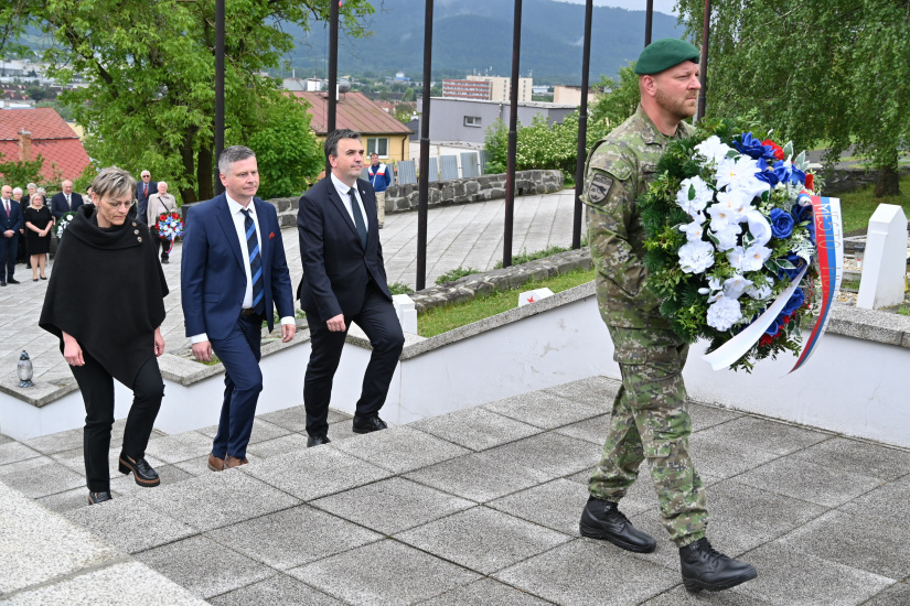 79 rokov od víťazstva nad fašizmom / pietny akt kladenia vencov