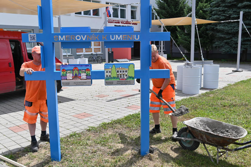Smerovníky k umeniu alebo informačné tabule