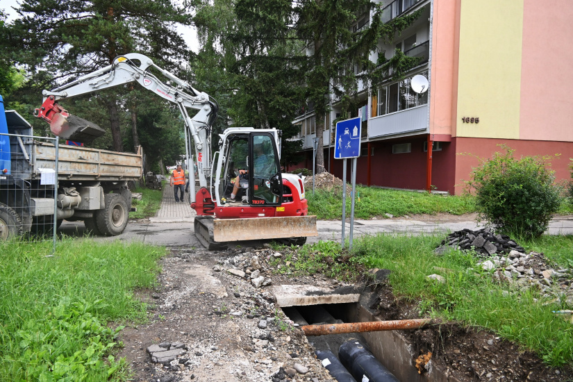 Výmena potrubí - zasypávanie výkopov (Hrnčiarska, sídl. II/A)