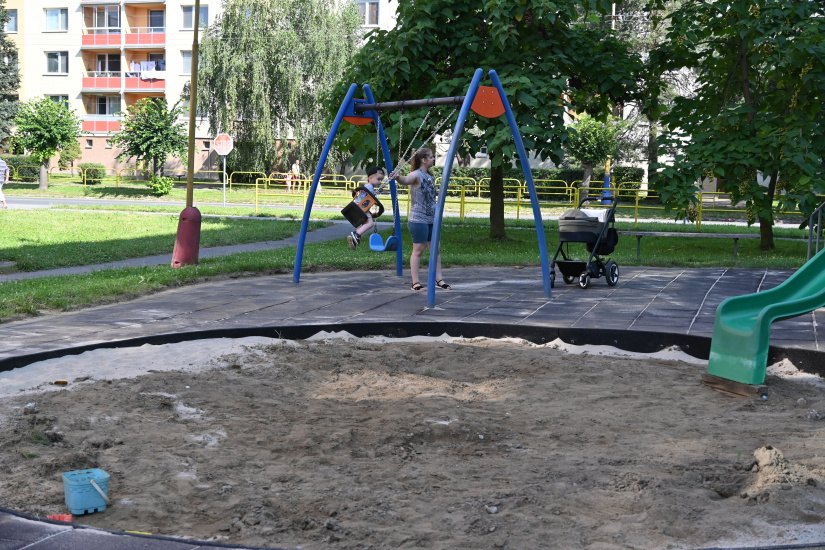 Detské ihrisko i športovisko (po výmene podkladu)