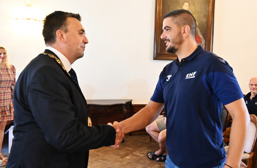 Návšteva v kaštieli - Majstrovstvá kadetov v hádzanej