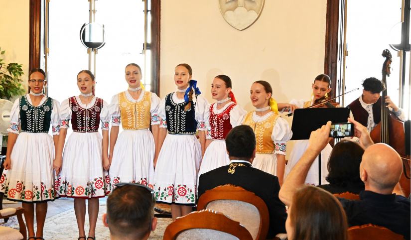 Návšteva v kaštieli - Majstrovstvá kadetov v hádzanej