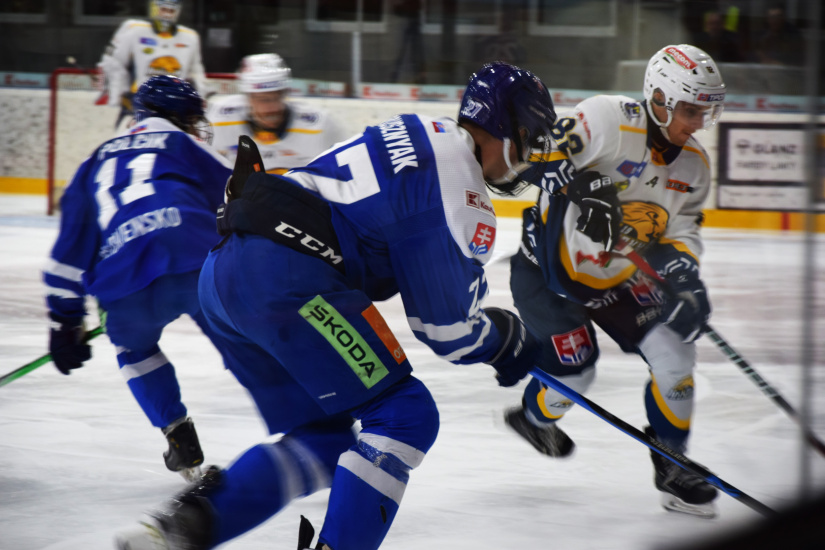 HC 19 Humenné - Slovensko "18" 10:2. Fandili školáci
