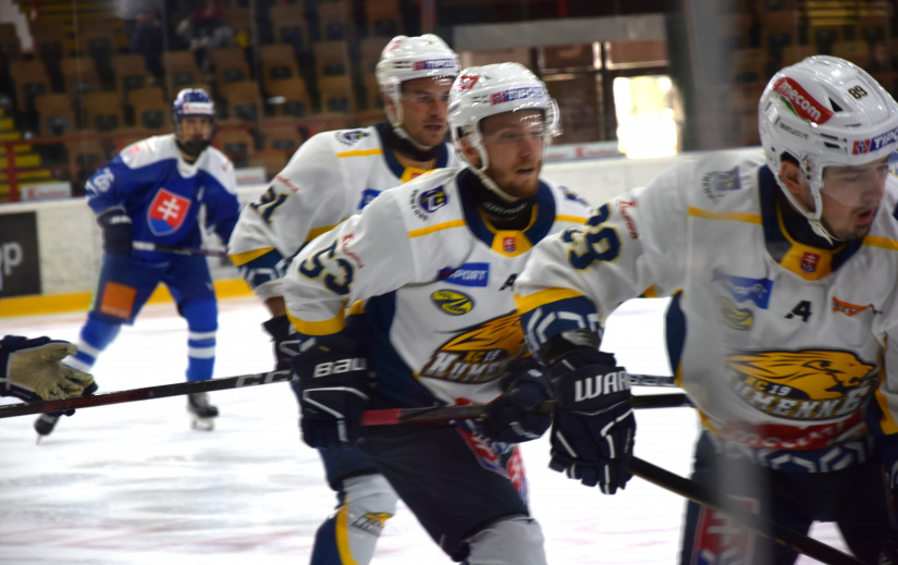 HC 19 Humenné - Slovensko "18" 10:2. Fandili školáci