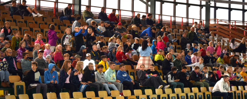 HC 19 Humenné - Slovensko "18" 10:2. Fandili školáci