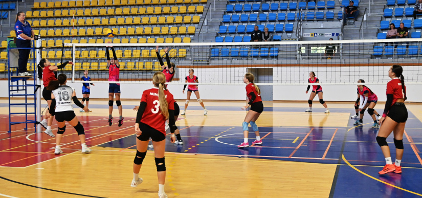 Staršie žiačky: VK Humenné - Kežmarok 3:1 a 3:1