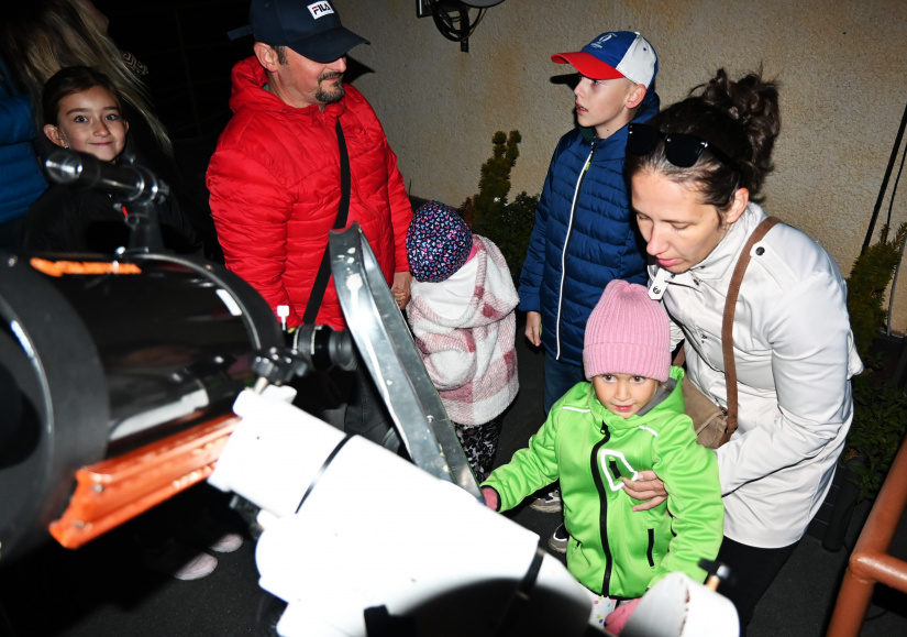 Pozorovanie kométy Tsuchinshan a planéty Saturn