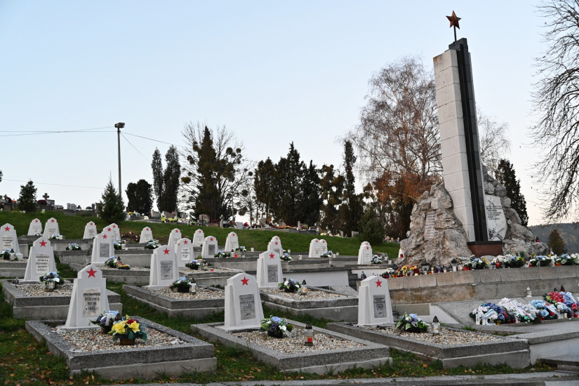 Dušičky 2024. Vojenský cintorín