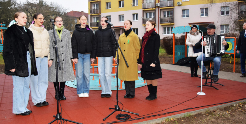 Inkluzívne detské ihrisko (otvorenie) - vnútroblok Dobrianskeho / Ševčenkova