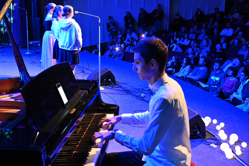 Vianoce s kaprom... (vianočný koncert ZUŠ P. Breinera)