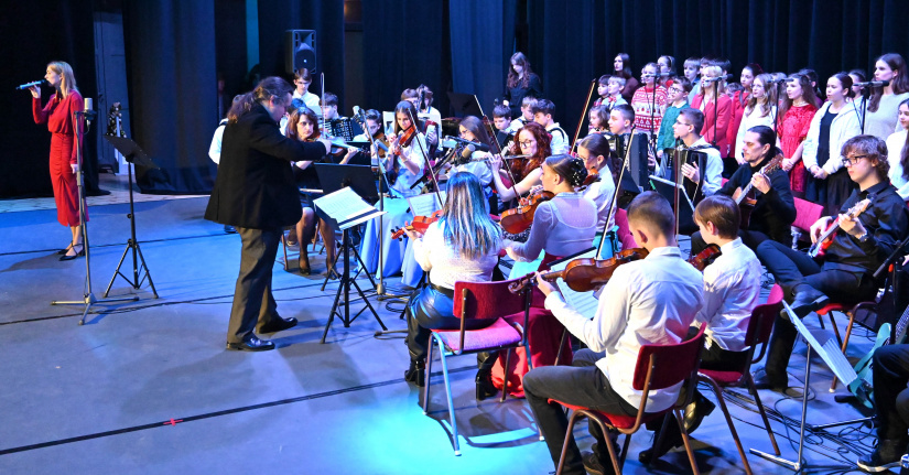 Vianoce s kaprom... (vianočný koncert ZUŠ P. Breinera)