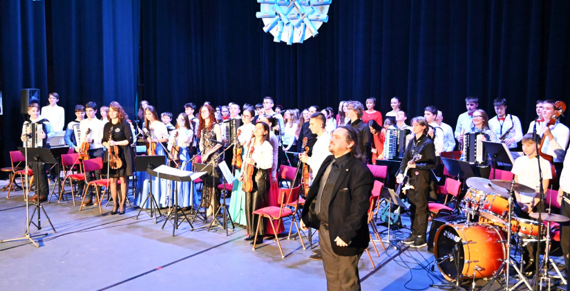 Vianoce s kaprom... (vianočný koncert ZUŠ P. Breinera)