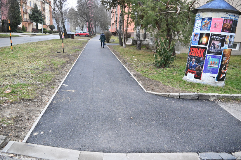 Vynovené chodníky, cesty (12/2024) - Sokolovská ulica