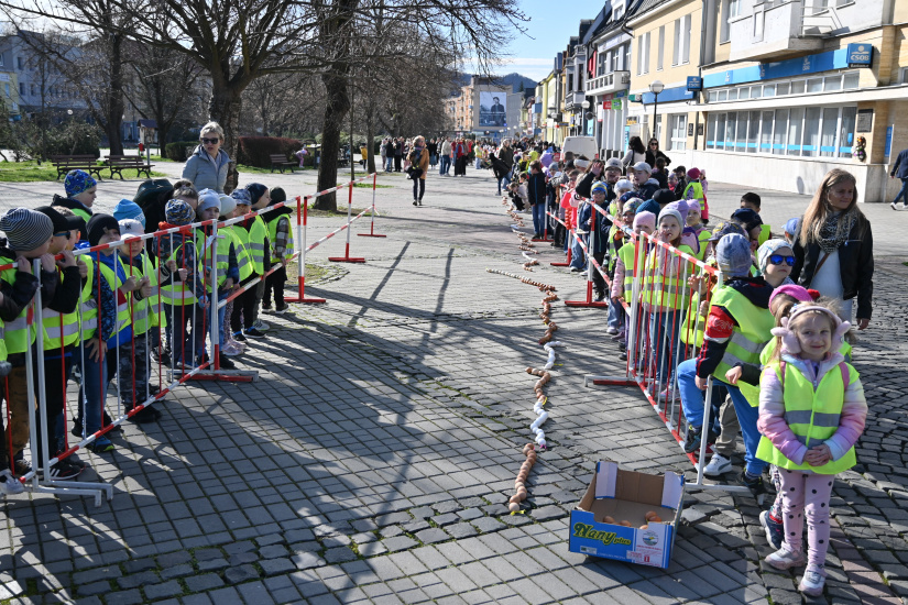 Najdlhšia reťaz z vyfúknutých vajíčok