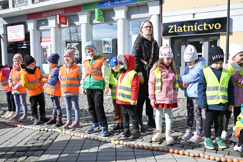 Najdlhšia reťaz z vyfúknutých vajíčok