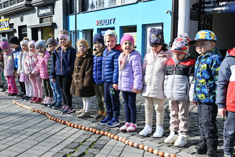 Najdlhšia reťaz z vyfúknutých vajíčok