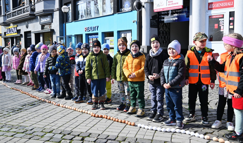 Najdlhšia reťaz z vyfúknutých vajíčok