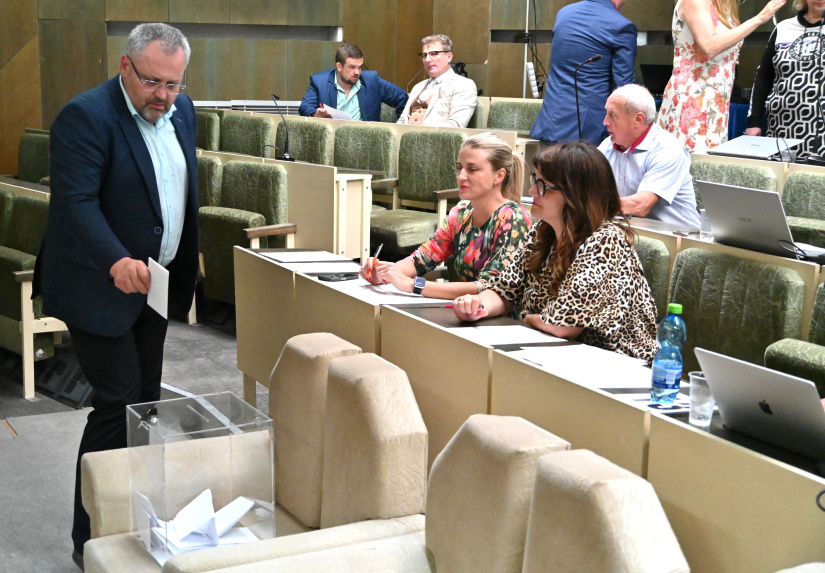 Tajné hlasovanie k návrhom na ocenenia