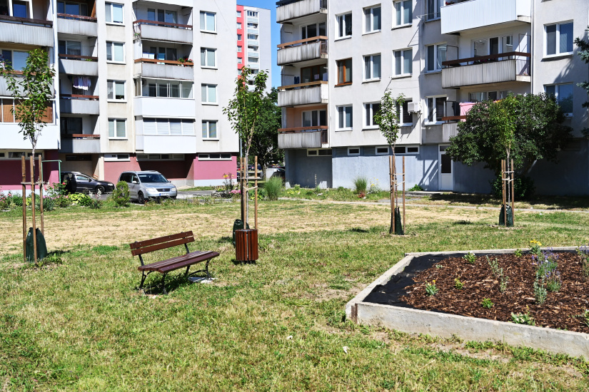 Úprava sídliskovej zelene (Laborecká 10 až 13)