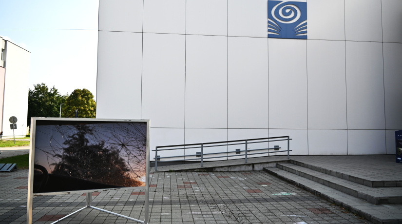 FOTOpotulky 2025: Námestie V. – panelové fotografie pred knižnicou
