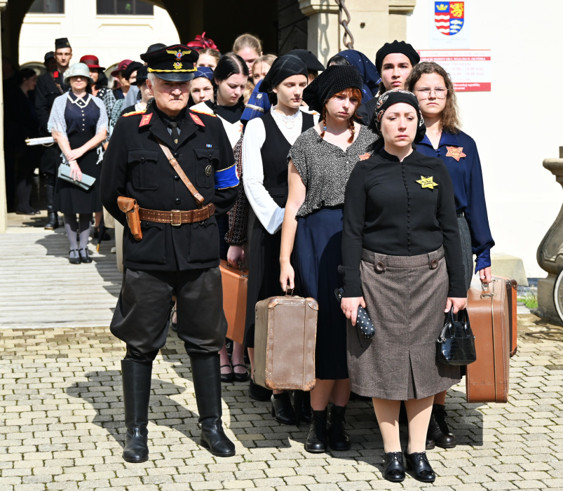 Nezabudnutí susedia... Cesta do tragédie (inscenovaný pochod)
