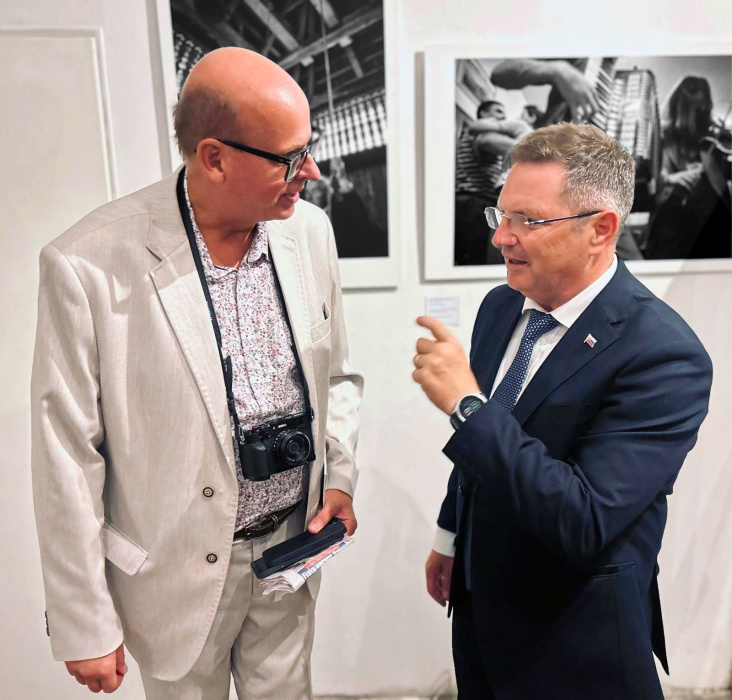 Pražský úspech HUMENSKEJ FOTOGRAFICKEJ ŠKOLY (Kapráľová, Lauruský, Leňo)