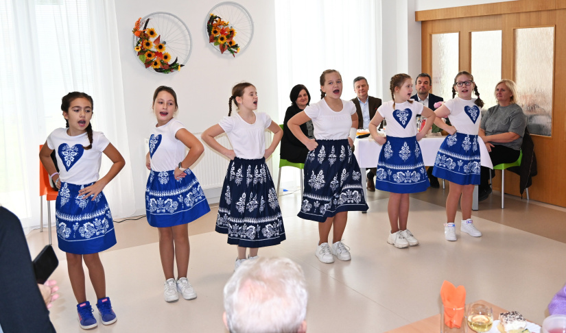 Október - Mesiac úcty k starším (ZPS Starinská)