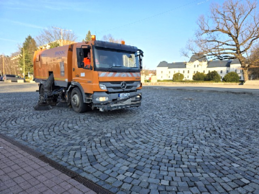 Odštartovalo (strojné) čistenie mesta / TS mesta Humenné