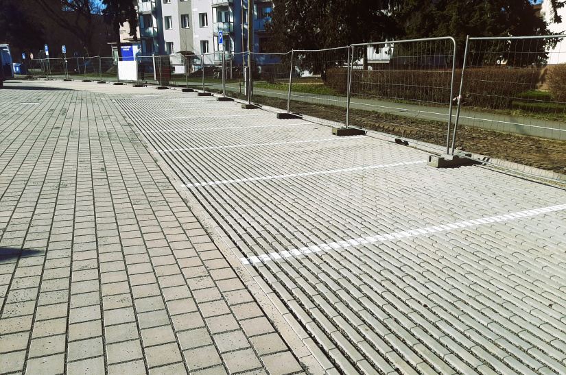 Zelená a modrá infraštruktúra (marec 2026, 10. týždeň) / parkovisko pri trhovisku