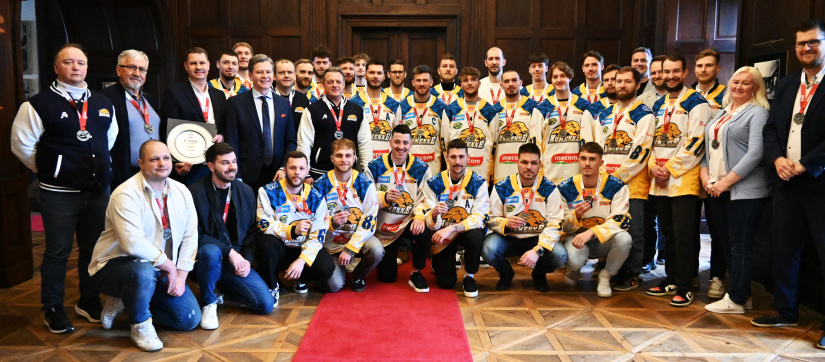 Strieborné medaily pre HC 19 Humenné / TIPOS SHL 2025-26