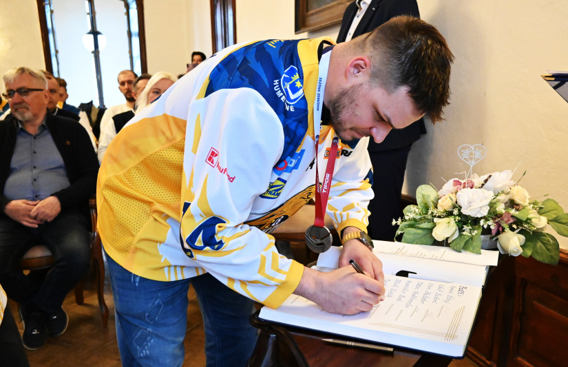 Strieborné medaily pre HC 19 Humenné / TIPOS SHL 2025-26