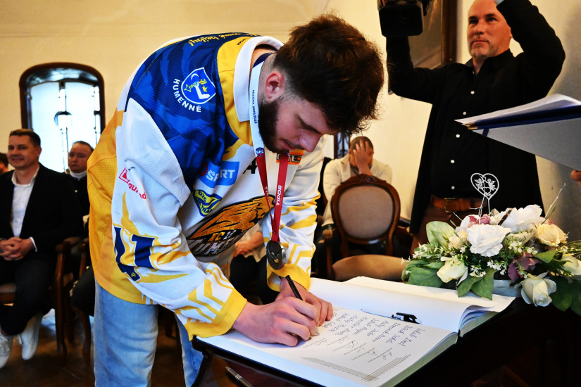 Strieborné medaily pre HC 19 Humenné / TIPOS SHL 2025-26
