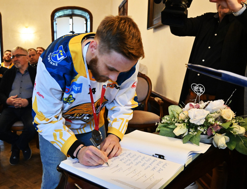 Strieborné medaily pre HC 19 Humenné / TIPOS SHL 2025-26
