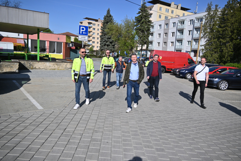 Zelená a modrá infraštruktúra (apríl 2026, 17. týždeň) / parkovisko pri trhovisku