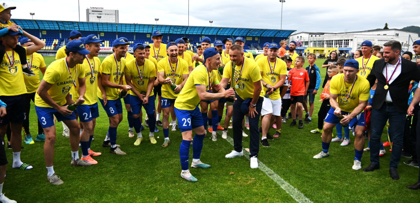 Dekorácia víťaza 3. ligy - FK Humenné