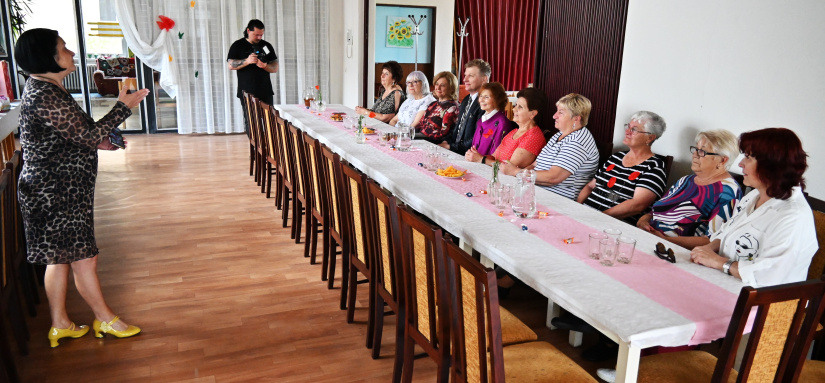 Seniorky DC Laborecká uháčkovali fusáčiky