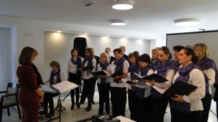 Spevácky zbor mesta Humenné vystúpil na úvod so skladbou "Zbor židov"