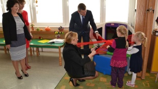 Minister odovzdal škôlkarom novú interaktívnu pomôcku